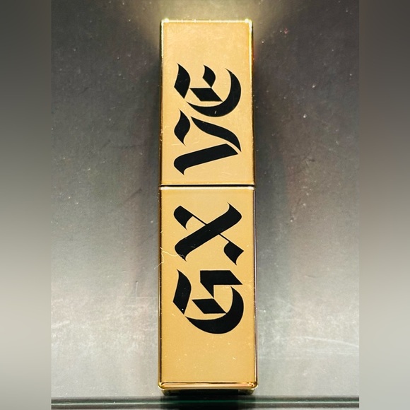 GXVE BY GWEN STEFANI
Original Recipe True Red lip gloss - Picture 4 of 7